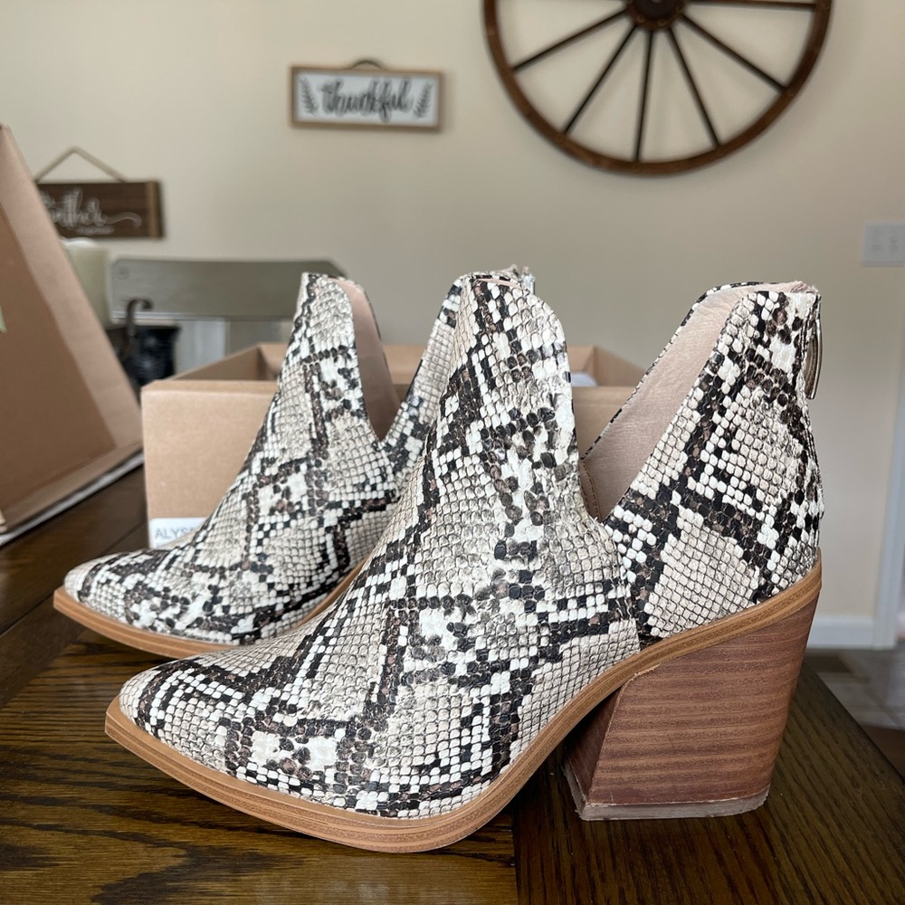 Steve Madden Alyse snake skin booties